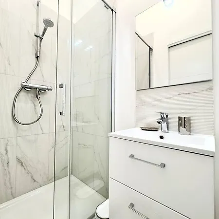 Studio 2p Entierement Renove 18eme * Parigi